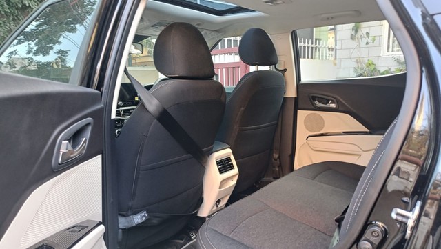 Mahindra XUV 3XO AX5 Diesel Second-hand 2025 Mahindra XUV 3XO AX5 Diesel for sale in Coimbatore-10