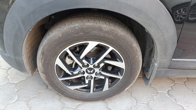 Mahindra XUV 3XO AX5 Diesel Second-hand 2025 Mahindra XUV 3XO AX5 Diesel for sale in Coimbatore-13