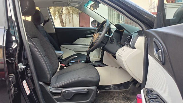 Mahindra XUV 3XO AX5 Diesel Second-hand 2025 Mahindra XUV 3XO AX5 Diesel for sale in Coimbatore-7