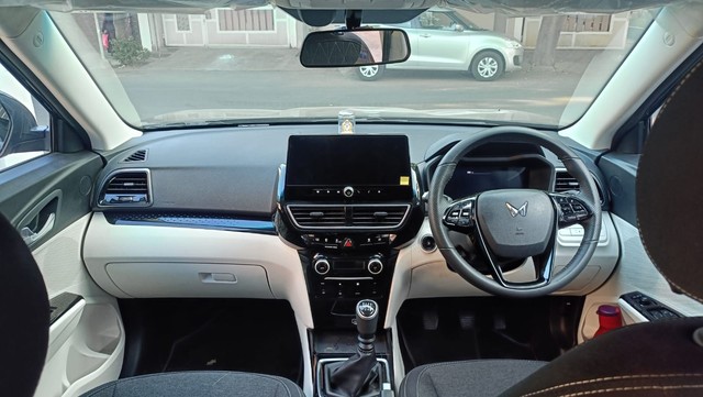 Mahindra XUV 3XO AX5 Diesel Second-hand 2025 Mahindra XUV 3XO AX5 Diesel for sale in Coimbatore-5