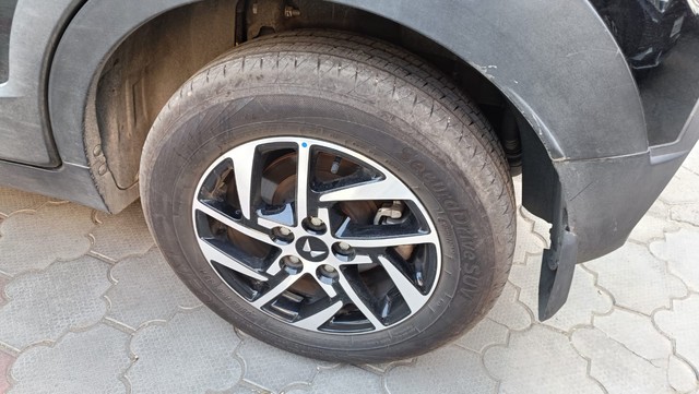 Mahindra XUV 3XO AX5 Diesel Second-hand 2025 Mahindra XUV 3XO AX5 Diesel for sale in Coimbatore-6