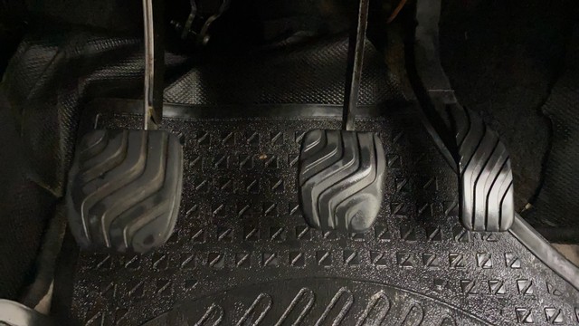 Second-hand 2018 Renault KWID 1.0 RXT for sale in Ahmedabad-14