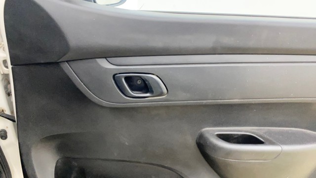 Second-hand 2018 Renault KWID 1.0 RXT for sale in Ahmedabad-17