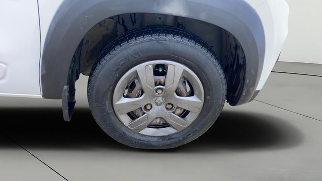 Second-hand 2018 Renault KWID 1.0 RXT for sale in Ahmedabad-23