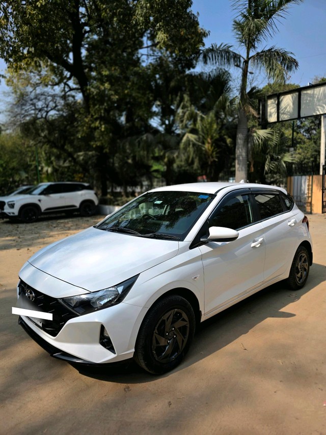 Second-hand 2023 Hyundai i20 Magna for sale in New Delhi-5