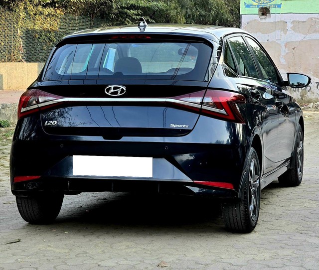 Second-hand 2021 Hyundai i20 Sportz IVT BSVI for sale in New Delhi-17