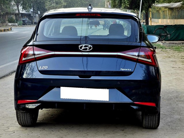 Second-hand 2021 Hyundai i20 Sportz IVT BSVI for sale in New Delhi-3