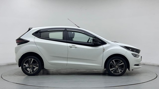 Second-hand 2021 Tata Altroz XZ Diesel for sale in New Delhi-2