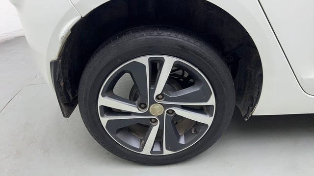 Second-hand 2021 Tata Altroz XZ Diesel for sale in New Delhi-18