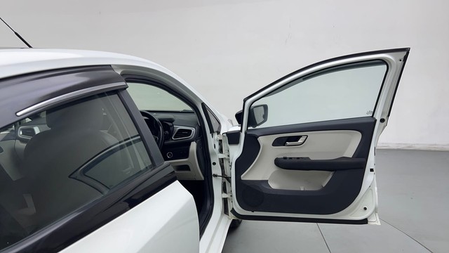 Second-hand 2021 Tata Altroz XZ Diesel for sale in New Delhi-16