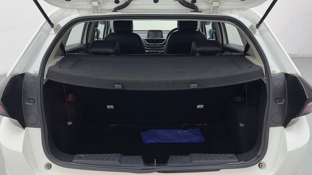 Second-hand 2021 Tata Altroz XZ Diesel for sale in New Delhi-9