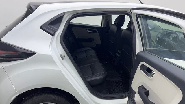 Second-hand 2021 Tata Altroz XZ Diesel for sale in New Delhi-34