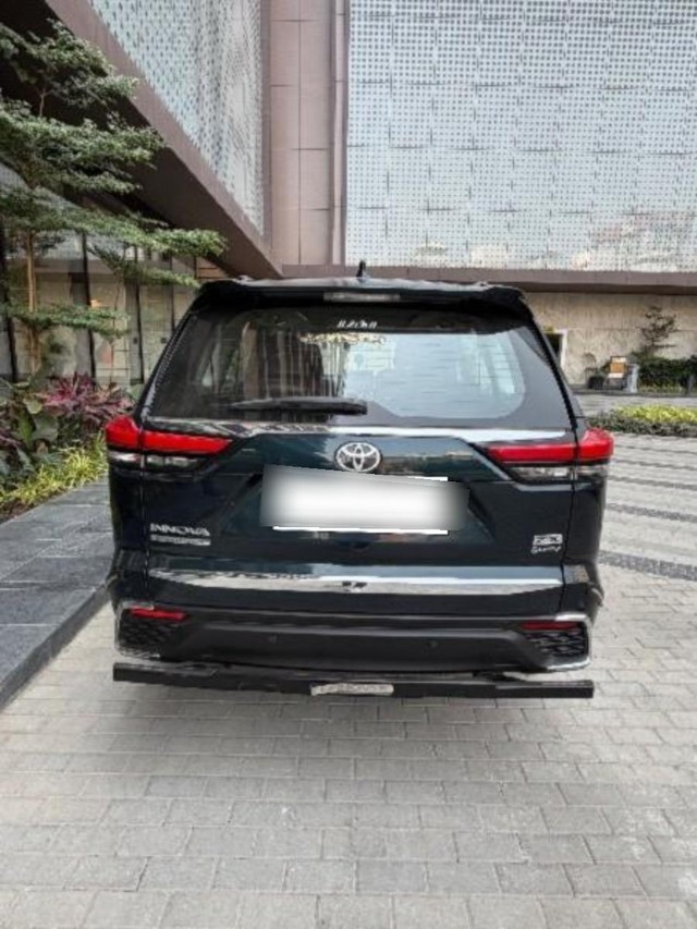 Second-hand 2025 Toyota Innova Hycross ZX Hybrid for sale in Pune-6