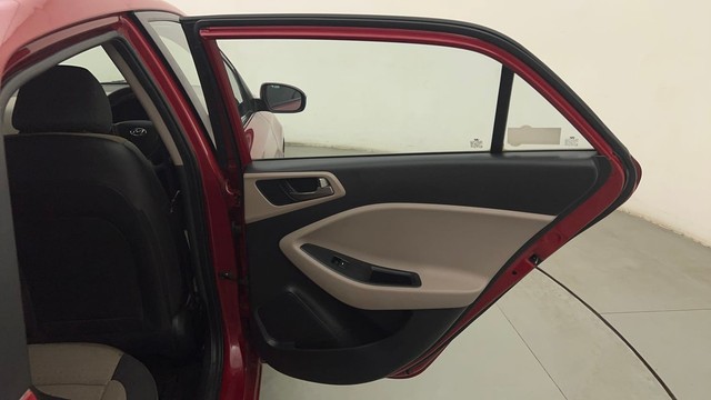 Second-hand 2015 Hyundai i20 Sportz 1.2 for sale in Mumbai-33