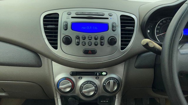 Second-hand 2013 Hyundai i10 Sportz 1.1L for sale in Ahmedabad-24