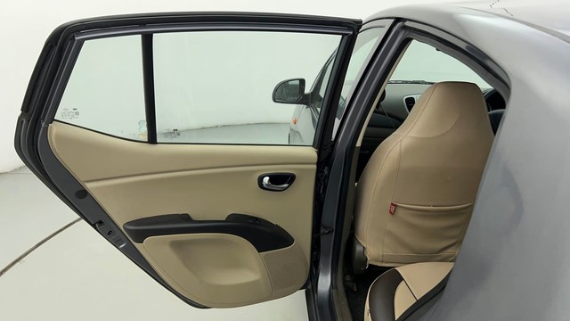 Second-hand 2013 Hyundai i10 Sportz 1.1L for sale in Ahmedabad-32