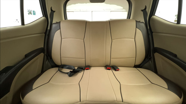 Second-hand 2013 Hyundai i10 Sportz 1.1L for sale in Ahmedabad-39