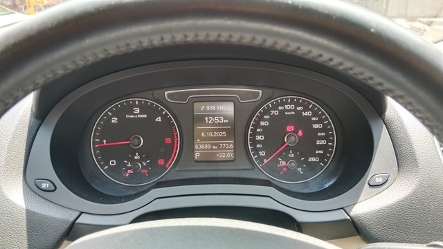 Second-hand 2018 Audi Q3 35 TDI Quattro Premium Plus for sale in Coimbatore-17