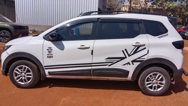 Second-hand 2022 Renault Triber RXT BSVI for sale in Madurai-3