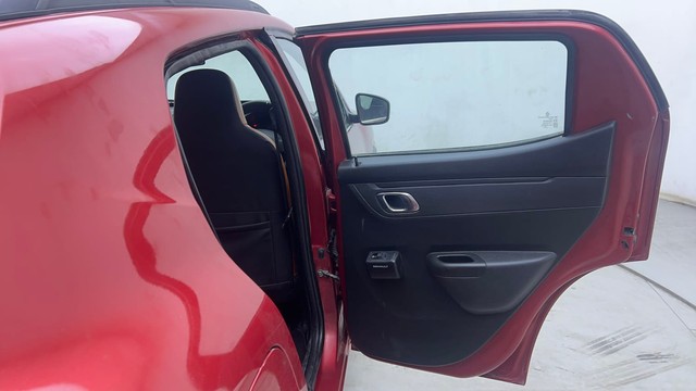 Second-hand 2018 Renault KWID 1.0 RXT AMT Opt for sale in Hyderabad-33