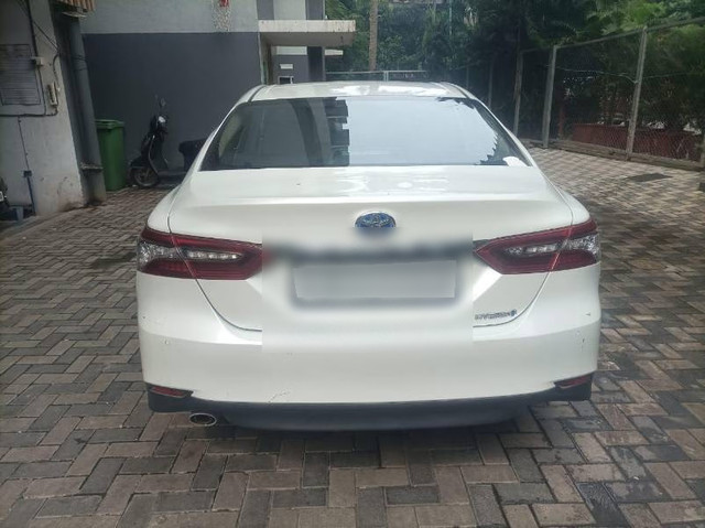Second-hand 2023 Toyota Camry 2.5 Hybrid for sale in Mumbai-6