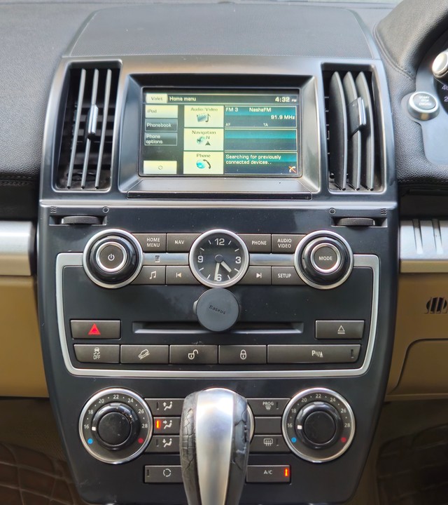 Second-hand 2014 Land Rover Freelander 2 SE for sale in Mumbai-17