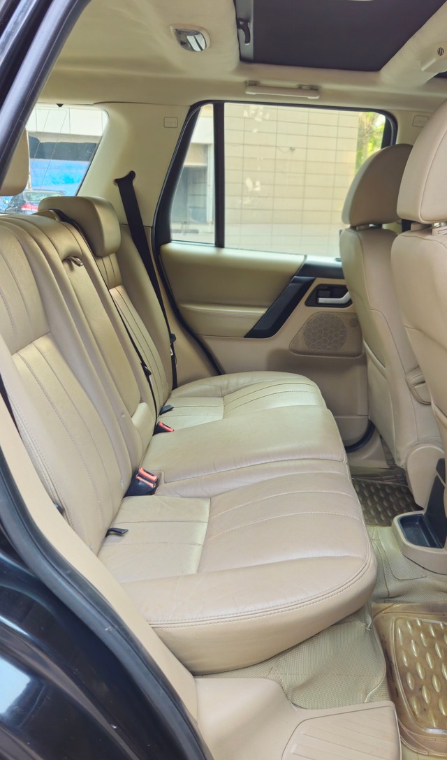 Second-hand 2014 Land Rover Freelander 2 SE for sale in Mumbai-15