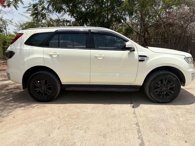 Ford Endeavour 3.2 Trend AT 4X4 Second-hand 2016 Ford Endeavour 3.2 Trend AT 4X4 for sale in Bhopal-1