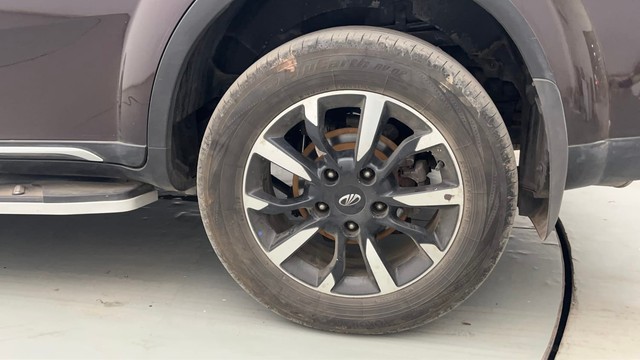 Second-hand 2018 Mahindra XUV500 W11 AT BSIV for sale in Kolkata-19