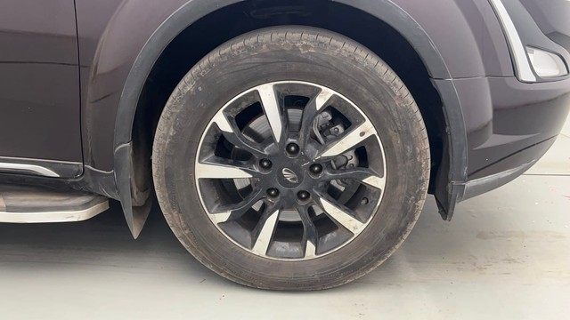 Second-hand 2018 Mahindra XUV500 W11 AT BSIV for sale in Kolkata-17