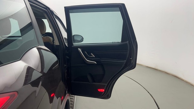 Second-hand 2018 Mahindra XUV500 W11 AT BSIV for sale in Kolkata-25