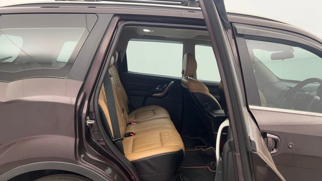 Second-hand 2018 Mahindra XUV500 W11 AT BSIV for sale in Kolkata-30