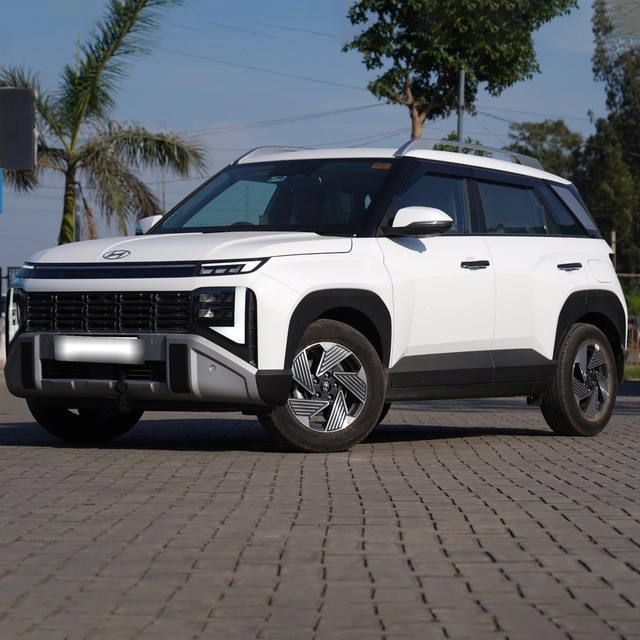 Second-hand 2025 Hyundai Venue HX 10 Diesel AT for sale in Karnal-9