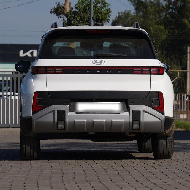 Second-hand 2025 Hyundai Venue HX 10 Diesel AT for sale in Karnal-3