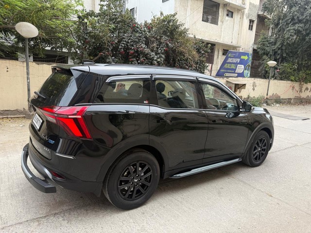 Second-hand 2025 Mahindra XUV700 AX7L Ebony Edition 7Str AT for sale in New Delhi-10
