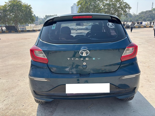 Second-hand 2023 Tata Tiago XT for sale in Lucknow-2