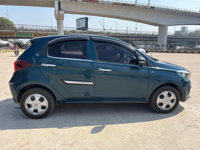 Second-hand 2023 Tata Tiago XT for sale in Lucknow-1
