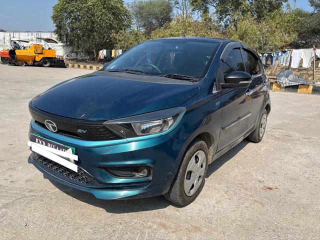 Second-hand 2023 Tata Tiago XT for sale in Lucknow-4