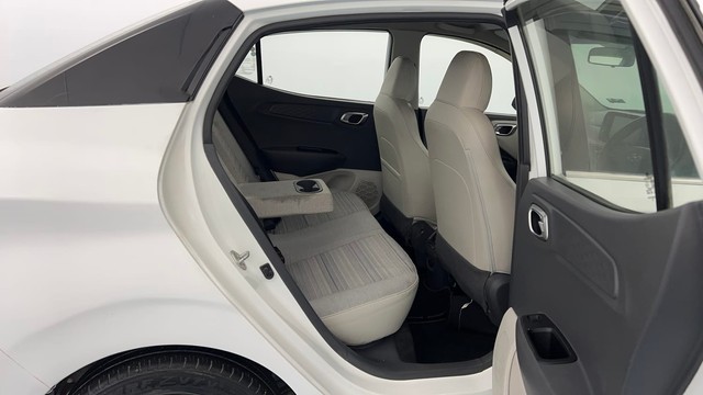 Second-hand 2020 Hyundai Aura SX Plus AMT Diesel for sale in Lucknow-34