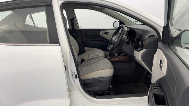 Second-hand 2020 Hyundai Aura SX Plus AMT Diesel for sale in Lucknow-15