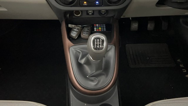 Second-hand 2020 Hyundai Aura SX Plus AMT Diesel for sale in Lucknow-12