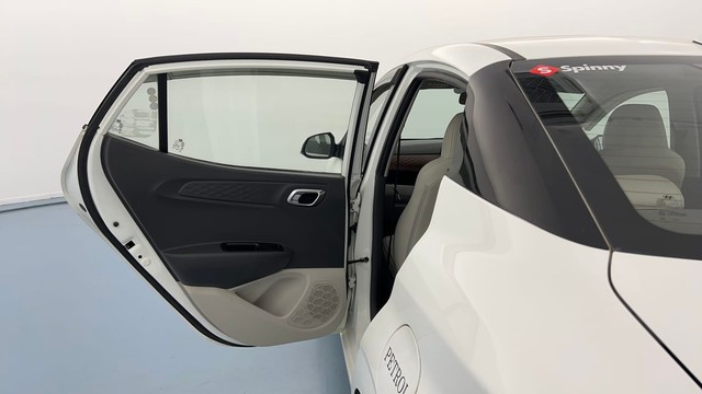 Second-hand 2020 Hyundai Aura SX Plus AMT Diesel for sale in Lucknow-30