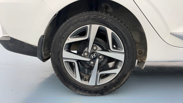 Second-hand 2020 Hyundai Aura SX Plus AMT Diesel for sale in Lucknow-18