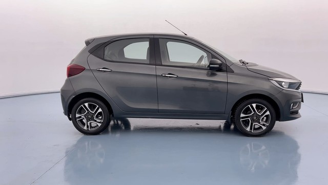 Second-hand 2022 Tata Tiago XZ Plus for sale in Lucknow-2