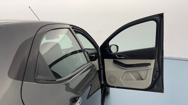 Second-hand 2022 Tata Tiago XZ Plus for sale in Lucknow-16