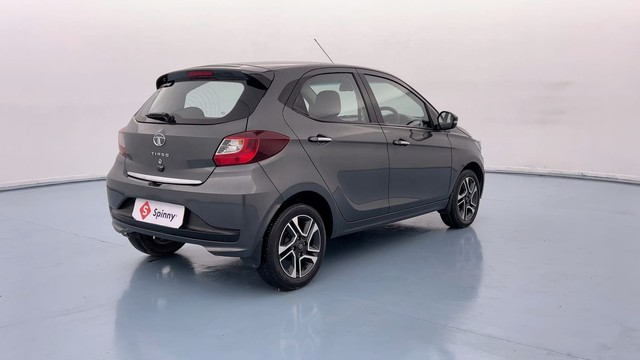Second-hand 2022 Tata Tiago XZ Plus for sale in Lucknow-3