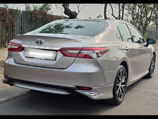 Second-hand 2023 Toyota Camry 2.5 Hybrid for sale in Mumbai-12