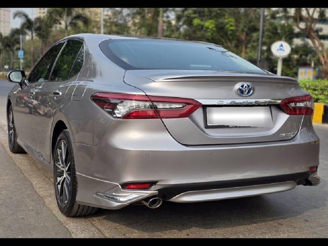 Second-hand 2023 Toyota Camry 2.5 Hybrid for sale in Mumbai-13