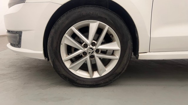 Second-hand 2020 Ford Fiesta Petrol Style for sale in Chandigarh-20