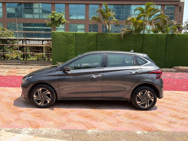Second-hand 2020 Hyundai i20 Asta IVT for sale in Mumbai-4